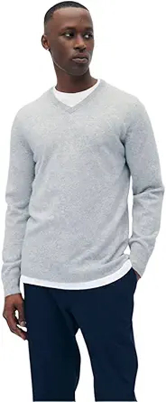 Naadam Men's Original Cashmere V-Neck Sweater